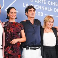 Cette actrice qui a mis fin à son histoire avec son compagnon du jour au lendemain est enceinte à 37 ans, elle montre son ventre arrondi lors d’une soirée d’exception