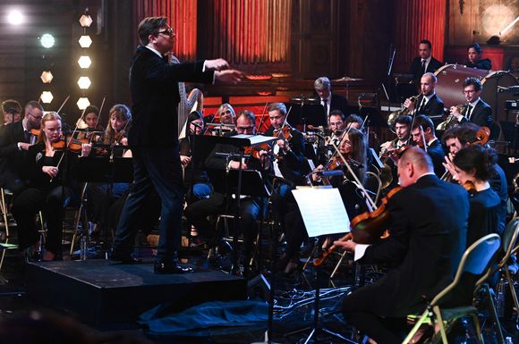 Exclusif - L'orchestre de l'Opéra Royal de Versailles - Enregistrement de l'émission "Le Grand Echiquier : Spéciale Charles Aznavour" à l'Opéra royal de Versailles, présentée par C.Chazal et A.Manoukian, et diffusée sur France 2 le 29 mai 2025. © Guillaume Gaffiot/Bestimage
