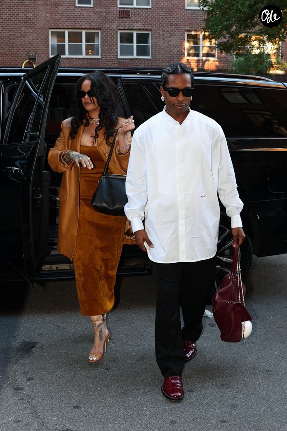 EXCLUSIF New York, NY Rihanna et ASAP Rocky arrivent à l'hôtel Greenwich pour dîner après que le rappeur ait reçu le prix du cinéaste de l'année au festival du film de Tribeca.  

Backgrid USA / Bestimage