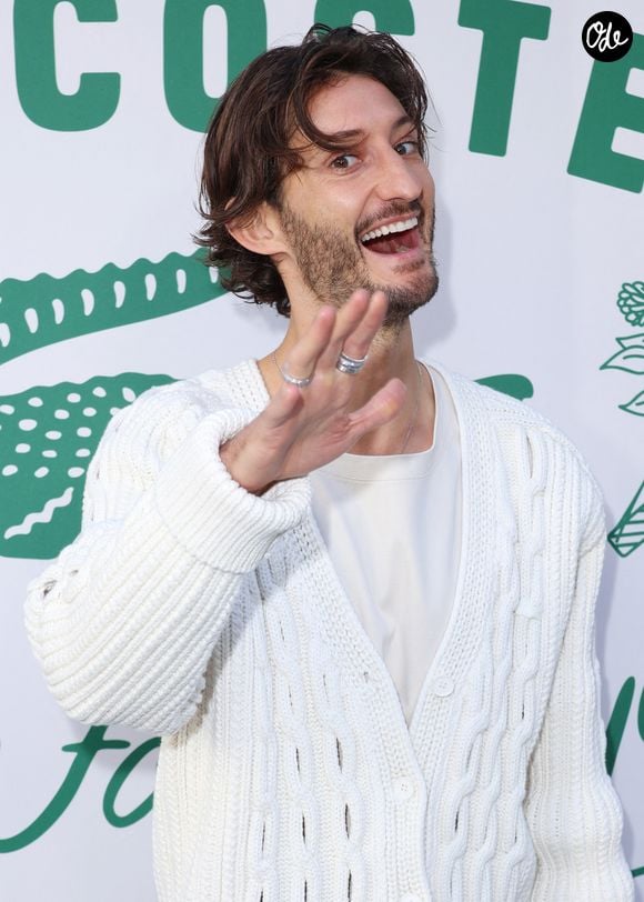 Pierre Niney au photocall du défilé Lacoste Collection Femme Prêt-à-Porter Printemps/Eté 2026 lors de la Fashion Week de Paris (PFW), au Lycée Carnot, à Paris, France, le 5 octobre 2025. © Sam Delpech/Bestimage