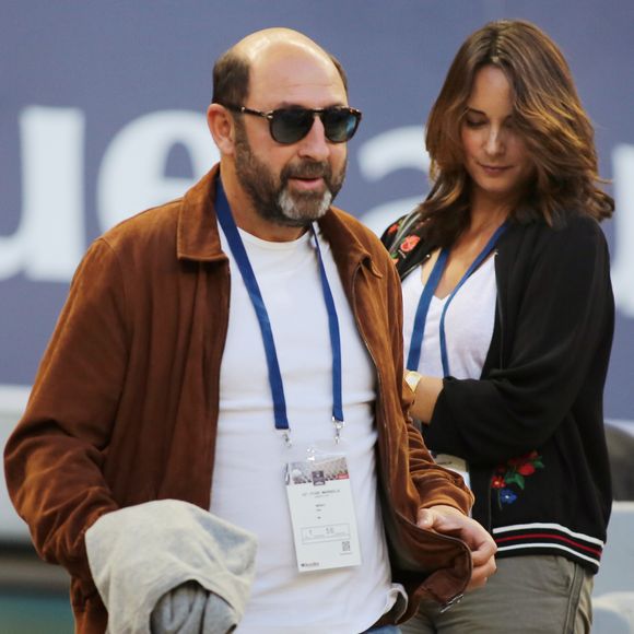 Kad Merad et sa compagne Julia Vignali assistent au match de football  Bordeaux/ Marseille au stade de Bordeaux le 14 Mai 2107. © Patrick Bernard-Quentin Salinier/ Bestimage
