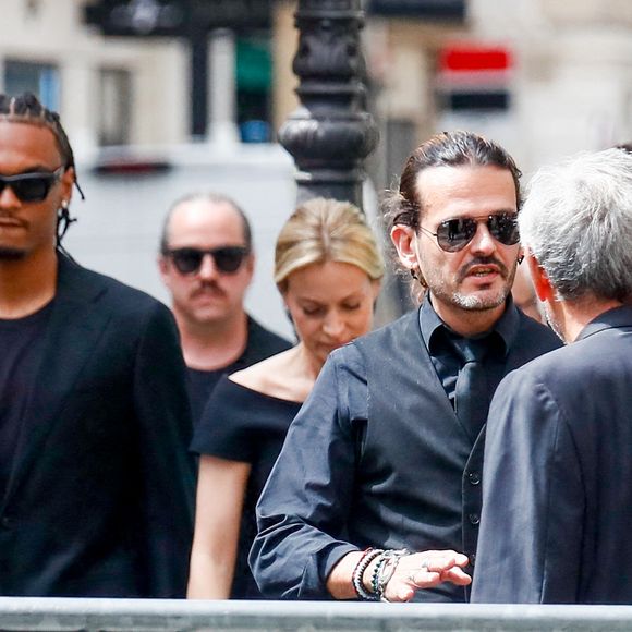 Armande Altaï, Audrey Crespo-Mara et ses fils Sekou et Lamine - Arrivées aux obsèques de Thierry Ardisson en l’église Saint-Roch de Paris, France, le 17 juillet 2025. © Clovis-Jacovides/Bestimage