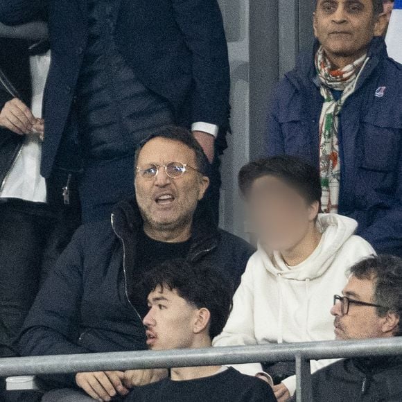 Ensemble, ils ont assisté à la victoire des Bleus à l'issue d'une séance de tirs au but

Arthur et son fils Aaron - Célébrités dans les tribunes du quart de finale de la Ligue des Nations de l'UEFA 2025 "France - Croatie (2-0 / tab 5-4)" au Stade de France à Saint-Denis le 23 mars 2025. © Cyril Moreau/Bestimage
