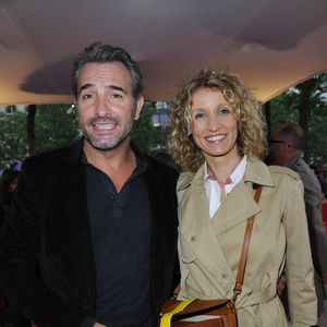 Jean Dujardin et Alexandra Lamy - Avant-première du film "Un bonheur n'arrive jamais seul" au Gaumont Marignan à paris le 15 juin 2012 ©Agence/ Bestimage