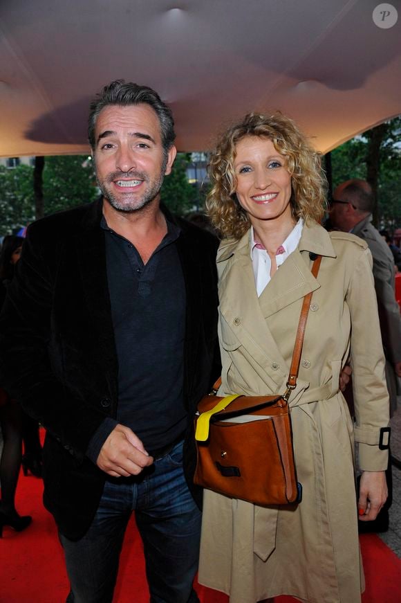 Jean Dujardin et Alexandra Lamy - Avant-première du film "Un bonheur n'arrive jamais seul" au Gaumont Marignan à paris le 15 juin 2012 ©Agence/ Bestimage