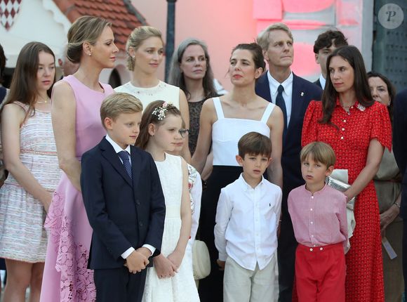 La princesse Alexandra de Hanovre, la princesse Charlène de Monaco, le prince Jacques de Monaco, Béatrice Borromée, la princesse Gabriella de Monaco, Balthazar Casiraghi-Rassam, Charlotte Casiraghi, Maximilian Casiraghi, Tatiana Santo Domingo lors de la célébration des 20 ans de règne du prince Albert II de Monaco, sur la place du Palais à Monte-Carlo, Monaco, le 19 juillet 2025. Cyril Dodergny/Nice Matin/Bestimage