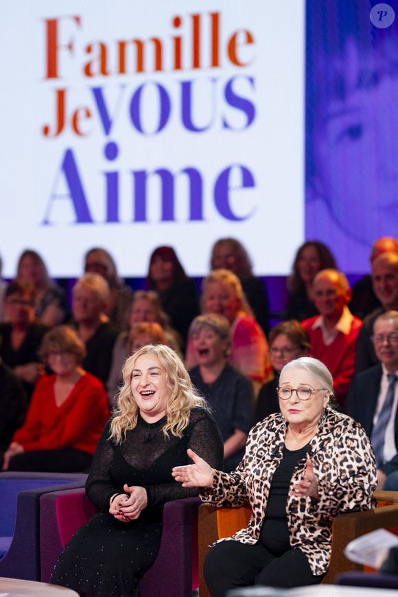 Exclusif - Marie Lou Berry, Josiane Balasko lors de l'enregistrement de l'émission "Famille je vous aime" présentée par M.Drucker et qui sera diffusée le 29 décembre sur France 3, au studio Rive gauche, à Paris, France, le 2 décembre 2025. © Gaffiot-Perusseau/Bestimage