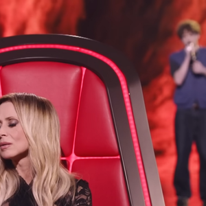 Lors de ce numéro du samedi 23 mai 2026 sur TF1, Lara Fabian a choisi Hugo au détriment de Lohi, qui ne participera donc pas à la grande finale de l’émission, prévue le samedi 30 mai prochain.

Auditions à l'aveugle du 21 mars 2026 de la saison 15 de The Voice - Capture d'écran de TF1