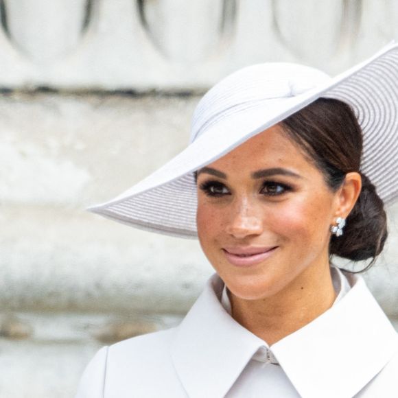 Car oui, le secret derrière la silhouette athlétique de l'épouse du prince Harry c'est bien la pratique du Pilates. 

Meghan Markle, duchesse de Sussex - Les membres de la famille royale et les invités lors de la messe célébrée à la cathédrale Saint-Paul de Londres, dans le cadre du jubilé de platine (70 ans de règne) de la reine Elisabeth II d’Angleterre. Londres, le 3 juin 2022.