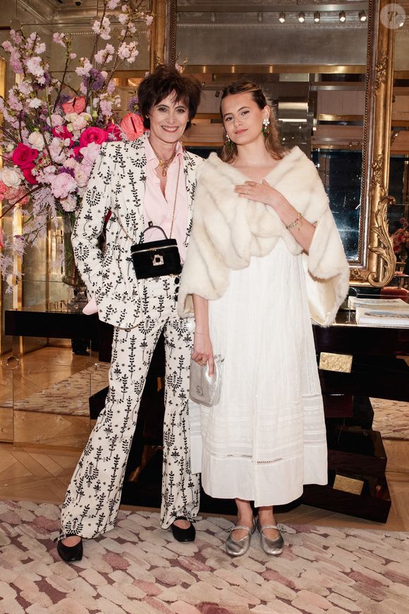 En 2023, elle a publié son premier roman aux éditions Flammarion.

Inès de La Fressange, Violette d'Urso au lancement de Roger Vivier : Patrimoine et Imaginaire à New York City, NY, Etats-Unis, le 28 avril 2026. © Jason Crowley/BFA.com/Backgrid/Bestimage