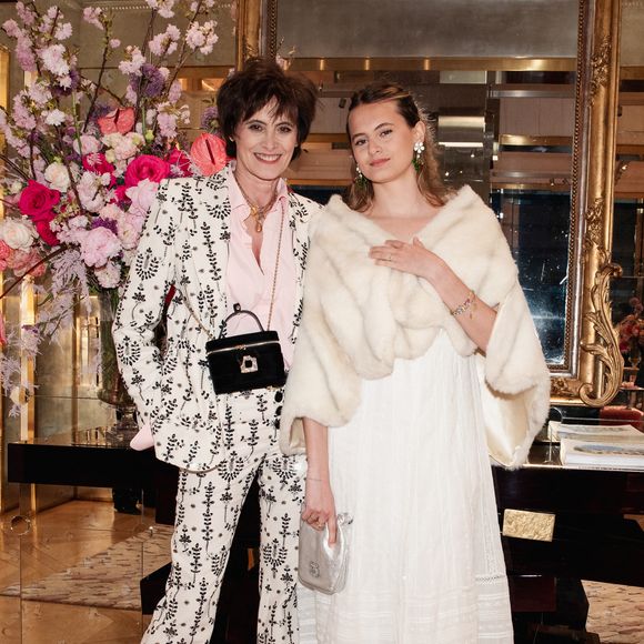 En 2023, elle a publié son premier roman aux éditions Flammarion.

Inès de La Fressange, Violette d'Urso au lancement de Roger Vivier : Patrimoine et Imaginaire à New York City, NY, Etats-Unis, le 28 avril 2026. © Jason Crowley/BFA.com/Backgrid/Bestimage