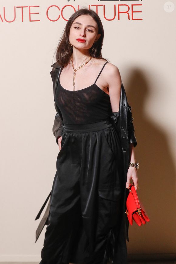 Esther Abrami - Photocall du défilé Giambattista Valli au pavillon Vendôme pour la collection Haute Couture Printemps/Eté 2025 lors de la Fashion Week de Paris (PFW), France, le 27 janvier 2025. © Christophe Clovis / Bestimage
