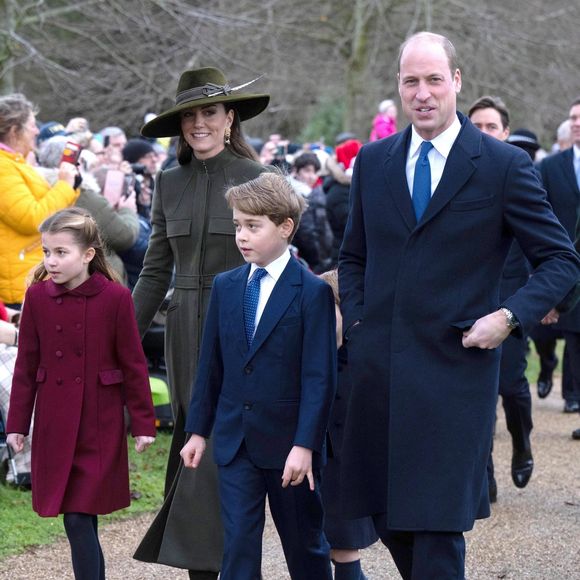 Le prince William, prince de Galles, Catherine (Kate) Middleton, princesse de Galles, le prince George de Galles, et la princesse Charlotte de Galles - La famille royale d'Angleterre assiste au service religieux de Noël à l'église St Mary Magdalene à Sandringham, Norfolk, Royaume Uni, le 25 décembre 2022.