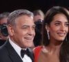 De nombreuses personnalités françaises étaient présentes, mais c'est sa venue qui a attiré le plus d'attention.

George et Amal Clooney au Beverly Hilton pour la 83e cérémonie des Golden Globes à Beverly Hills.

© Backgrid USA / Bestimage