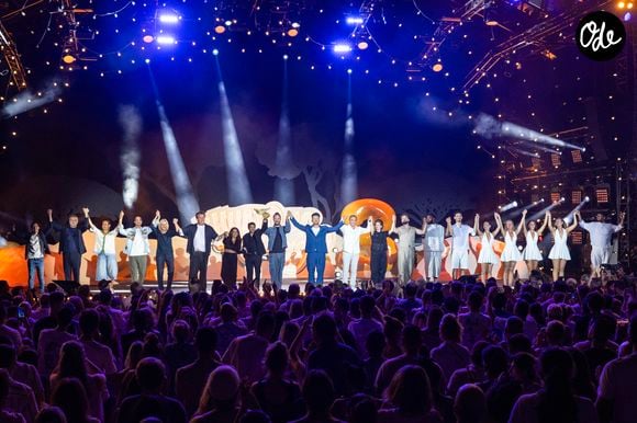Kev Adams, Nikos Aliagas, Elodie Poux, Chantal Ladesou, Jean-Luc Reichmann,Jarry, Jamel Debbouze, Laurent Ruquier, Nash, Samuel Bambi, Nordine Ganso, Thomas Marty, Inès Reg, Nino Arial durant l'enregistrement de la seconde soirée de "L'humour à la plage" pour la 3eme édition du festival de Juan les Pins à la pinède Gould le 27 juin 2026. © Jack Tribeca/Bestimage