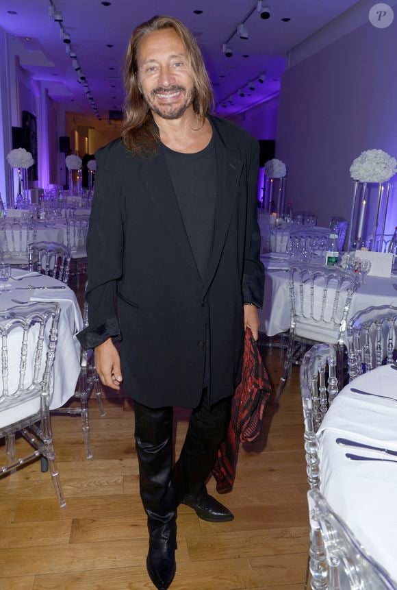 Michel Boksenbaum, médecin esthétique à Paris, a donné son avis sur les potentiels actions qu'a subies Bob Sinclar pour changer d'apparence
Exclusif - Bob Sinclar - Personnalités à la 4ème édition du Dîner des Arts et de la Culture à Artcurial à Paris. Le 25 septembre 2024
Cette cérémonie de gala vise à mettre à l’honneur celles et ceux qui font rayonner l’art et la culture en France et à l'international. Moment privilégié d'échanges et de rencontres, elle est également l’occasion de lever des fonds à destination de projets humanitaires.
© Christophe Aubert via Bestimage