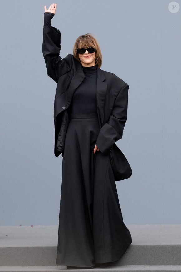 Une femme à la beauté indéniable qui semble imperméable aux marques du temps. 

Sophie Marceau - Arrivées au défilé de mode féminine Balenciaga printemps-été 2025 lors de la Fashion Week de Paris (PFW), à Paris, France, le 30 septembre 2024. © Da Silva-Perusseau/Bestimage