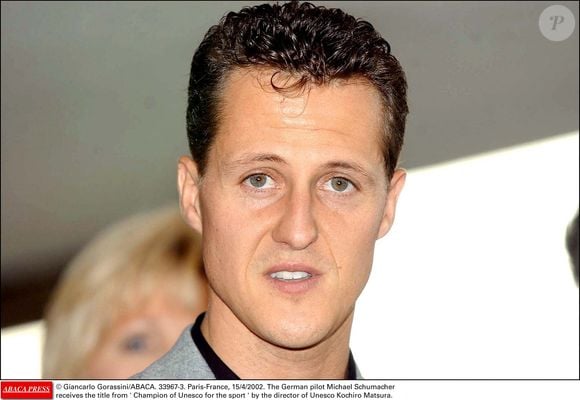 Publier un bulletin de santé était trop contraignant

© Giancarlo Gorassini/ABACA. 33967-3. Paris-France, 15/4/2002. Le pilote allemand Michael Schumacher reçoit le titre de 'Champion de l'Unesco pour le sport' par le directeur de l'Unesco Kochiro Matsura. Photo : Michael Schumacher