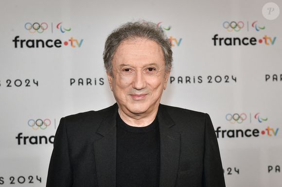 Le journaliste et animateur français Michel Drucker pose pour un photocall avant la conférence de presse de France Télévision "Paris 2024" à Paris le 11 juin 2024. Photo by Firas Abdullah/ABACAPRESS.COM