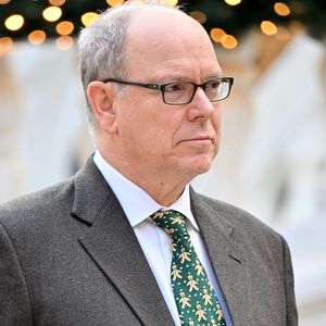 Construit en 1540, la propriété n'est arrivée dans les mains de la famille Grimaldi qu'au XIXe siècle. 

Le prince Albert II de Monaco, la princesse Charlene et leurs enfants la princesse Gabriella et le prince héréditaire Jacques ont accueilli les enfants monégasque pour le traditionnel arbre de Noël du Palais à Monaco, le 17 décembre 2025. © Bruno Bebert/Bestimage