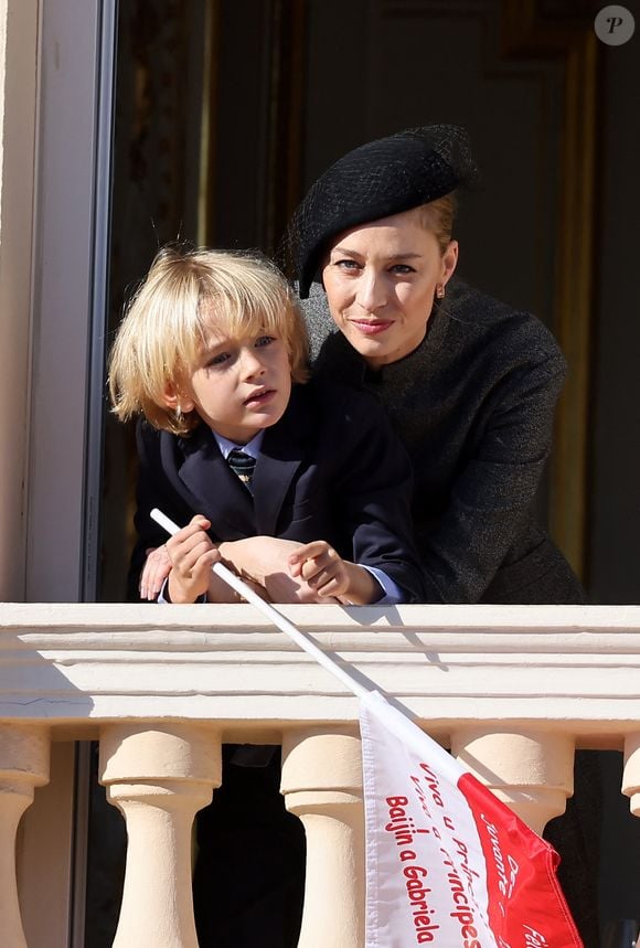 La famille princière de Monaco au balcon du palais, à l'occasion de la Fête Nationale de Monaco, le 19 novembre 2024. © Jacovides-Bebert/Bestimage
