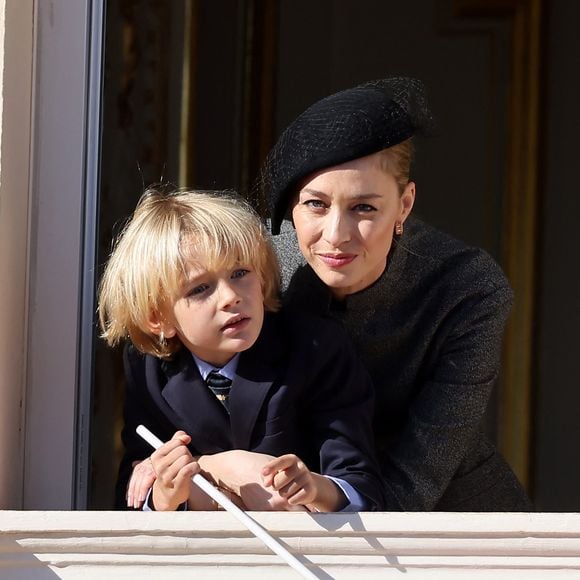 La famille princière de Monaco au balcon du palais, à l'occasion de la Fête Nationale de Monaco, le 19 novembre 2024. © Jacovides-Bebert/Bestimage