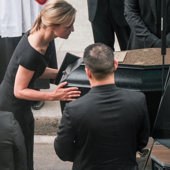 Audrey Crespo-Mara - Sorties des obsèques de Thierry Ardisson en l’église Saint-Roch de Paris, France, le 17 juillet 2025. © Bestimage