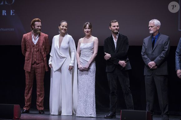 Il était le réalisateur des suites de "Cinquante nuances de Grey",

Eric Johnson, Rita Ora, Dakota Johnson, Jamie Dornan, James Foley -  Intérieur - Avant-première mondiale de « 50 nuances plus claires » à la salle Pleyel à Paris le 6 février 2018.
© Borde / Vigerie / Bestimage
