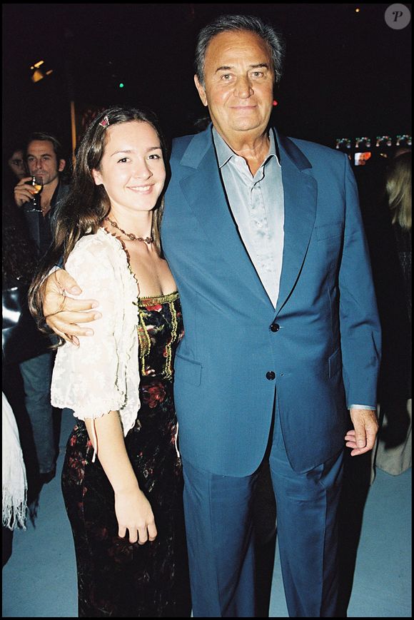 Emmanuelle Boidron et Roger Hanin lors du premier anniversaire du groupe Jean Luc Azoulay à Paris en 2000. Crédit  : Coadic Guirec / Bestimage