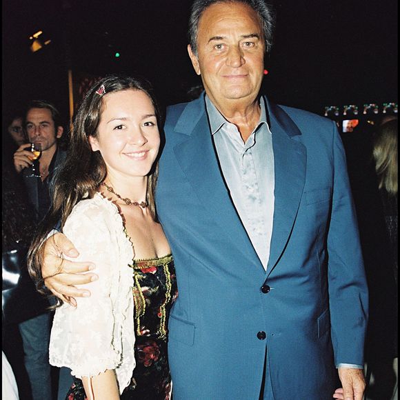 Emmanuelle Boidron et Roger Hanin lors du premier anniversaire du groupe Jean Luc Azoulay à Paris en 2000. Crédit  : Coadic Guirec / Bestimage