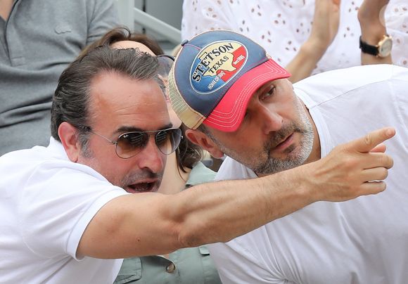 par les députés planchant sur les violences commises dans le cinéma. 

Jean Dujardin et Gilles Lellouche - People dans les tribunes lors de la finale messieurs des internationaux de France de tennis de Roland Garros 2019 à Paris le 9 juin 2019. © Jacovides-Moreau/Bestimage