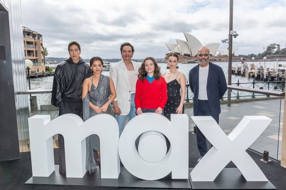 Le tournage de ces nouveaux épisodes se déroule actuellement au sein d'un établissement tropézien.

Sydney, AUSTRALIE - Les acteurs de "The White Lotus" et de "The Last of Us" se sont réunis pour un photocall glamour célébrant le lancement très attendu de HBO Max en Australie. ©Zuma Press / Bestimage