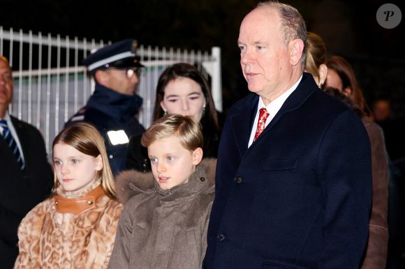 Le prince Albert II de Monaco, la princesse Charlene, leurs enfants, la princesse Gabriella et le prince héréditaire Jacques ont inauguré le marché de Noël sur le port Hercule à Monaco, le 5 décembre 2025. La famille princière était accompagnée par Mélanie Antoinette de Massy, M. Georges Marsan, le maire de Monaco, M. Christophe Mirmand, le ministre d'Etat de la Principauté, M. Thomas Brezzo, le président du Conseil National monégasque, et bon nombre d'élus municipaux. © Claudia Albuquerque/Bestimage