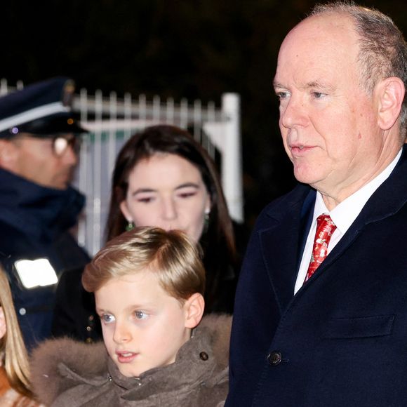 Le prince Albert II de Monaco, la princesse Charlene, leurs enfants, la princesse Gabriella et le prince héréditaire Jacques ont inauguré le marché de Noël sur le port Hercule à Monaco, le 5 décembre 2025. La famille princière était accompagnée par Mélanie Antoinette de Massy, M. Georges Marsan, le maire de Monaco, M. Christophe Mirmand, le ministre d'Etat de la Principauté, M. Thomas Brezzo, le président du Conseil National monégasque, et bon nombre d'élus municipaux. © Claudia Albuquerque/Bestimage
