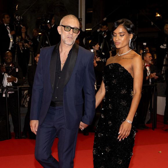 Vincent Cassel et sa compagne Narah Baptista - Montée des marches du film « Parthenope » lors du 77ème Festival International du Film de Cannes, au Palais des Festivals à Cannes. Le 21 mai 2024
© Jacovides-Moreau / Bestimage