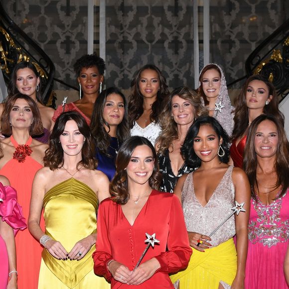 Sylvie Tellier, Sophie Thalmann, Corinne Coman (robe Christophe Guillarmé) , Chloé Mortaud, Nathalie Marquay (robe Christophe Guillarmé) , Eve Gilles, Mélody Vilbert, Indira Ampiot, Clémence Botino, Camille Cerf, Diane Leyre, Mareva Galanter, Maeva Coucke - Photocall du 5ème gala de charité de l'association "Les Bonnes Fées" à l'occasion de la campagne mondiale "Octobre Rose" à l'hôtel Peninsula, Paris le 3 octobre 2024. A l'occasion de la campagne mondiale "Octobre Rose", l'hôtel Peninsula Paris lance son programme caritatif "Peninsula in Pink", dont les bénéfices seront reversés à l'association "Les Bonnes Fées". © Rachid Bellak/Bestimage | 00680178