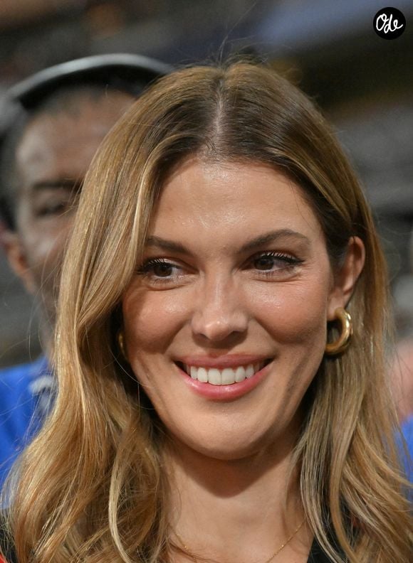 Iris Mitteneare assiste à la finale du Top 14 - I.Mittenaere enlace son compagnon A.Dupont à l'issue de la victoire des Toulousains en finale du Top 14, face à Montpellier (28 - 20) au stade de France, le 27 juin 2026. © Christian Liewig / Bestimage