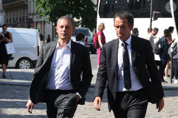 Marc-Olivier Fogiel, Alexandre Bompard - Arrivées aux obsèques de Philippe Labro en l'église de Saint-Germain-des-Prés à Paris le 13 juin 2025. © Dominique Jacovides - Christophe Clovis / Bestimage