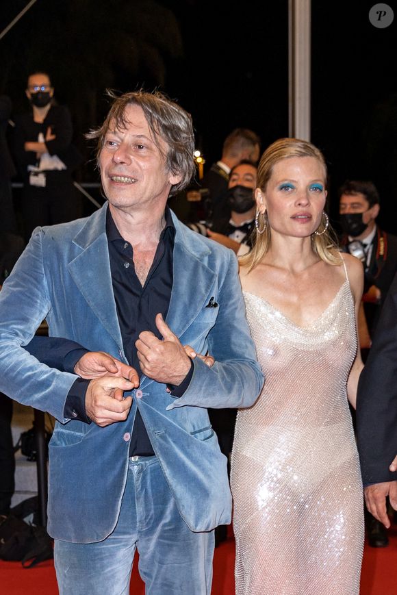 Mélanie Thierry (habillée en Celine), Mathieu Amalric - Montée des marches du film "Tralala" lors du 74ème Festival International du Film de Cannes. Le 13 juillet 2021. © Borde-Jacovides-Moreau / Bestimage