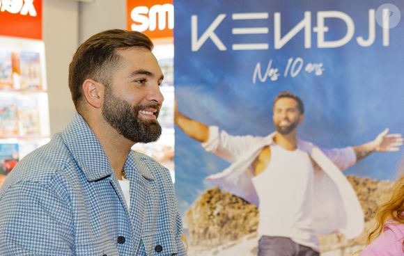 Exclusif - Le chanteur Kendji Girac en séance de dédicaces pour son autobiographie Mi vida à la Librairie du Furet du Nord à Lille, France, le 1er octobre 2025. © Stephane Vansteenkiste/Bestimage