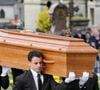 Les proches d’Émilie Dequenne réunis pour ses obsèques
Cercueil de la défunte aux arrivées des obsèques d'Emilie Dequenne au cimetière Père Lachaise à Paris, France. © Cyril Moreau/Bestimage