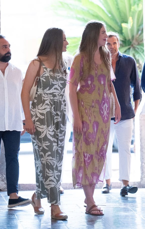 Le roi Felipe VI, la reine Letizia, la princesse héritière Leonor et la princesse Sofia visitent l'exposition "Paysage-Miro" de Joan Miro à La loge de Palma à Majorque, le 5 août 2025. LALO YASKY / BESTIMAGE