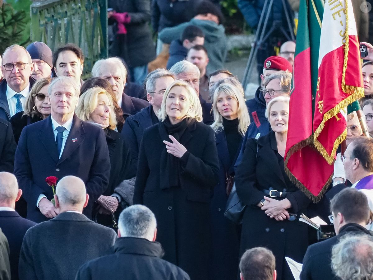 Photo : Marine Le Pen, sa soeur Marie Caroline et Pierrette Le Pen - Le