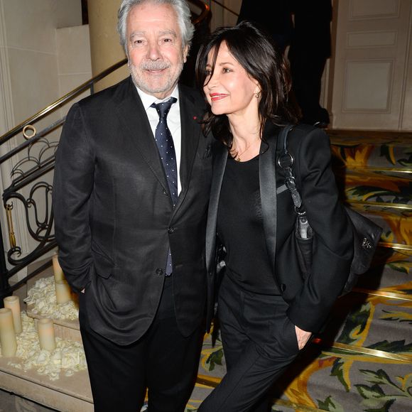 Pierre Arditi avec sa femme Evelyne Bouix - Dîner de gala de la première édition des prix "les Stéthos d'Or" en faveur de la Fondation pour la recherche en physiologie dont le docteur Frédéric Saldmann est le directeur scientifique à l'hôtel George V à Paris le 13 mars 2017. © Coadic Guirec/Bestimage