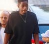 MHD avait été condamné à 12 ans de prison en première instance
Le rappeur français MHD (Mohamed Sylla), arrive avec ses avocats Antoine Vey et Elise Arfi à l'ouverture de son procès et de celui de huit autres hommes pour un meurtre commis lors d'une bagarre entre deux gangs rivaux à Paris en 2018, au Palais de Justice de Paris, France, le 4 septembre 2023. L'artiste et quatre coaccusés comparaîtront libres, trois autres sont toujours en détention provisoire et le dernier, toujours en liberté, sera jugé par contumace. Ils risquent jusqu'à 30 ans de prison. © Christophe Clovis/Bestimage
