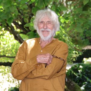 Il y a quelques années, Pierre Richard - qui est à l'affiche du film "Les Vieux fourneaux 2 : bons pour l'asile" diffusé ce soir sur France 3 - est tombé amoureux d'un sublime endroit, situé à plusieurs centaines de kilomètres de Paris.

Pierre Richard - Photocall du film "Fêlés" lors de la 17ème édition du Festival du Film Francophone de Angoulême (FFA). 
© Coadic Guirec / Bestimage