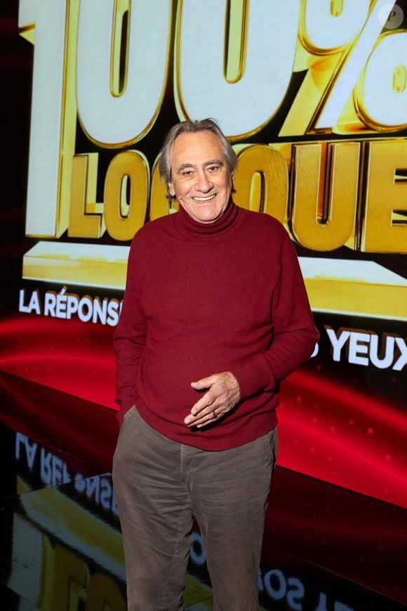 Exclusif - Philippe Lavil en backstage de l'enregistrement de l'émission "100% Logique", présentée par C.Féraud et diffusée le 7 mars 2026 sur France 2, à Saint Denis, France, le 26 novembre 2025. © Jeremy Melloul/Bestimage