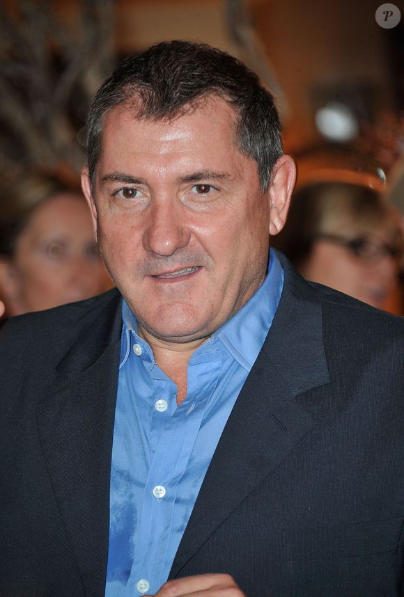 Yves Calvi lors du lancement du livre "Michel Serrault par Nathalie Serrault" au cinéma du Panthéon à Paris le 25 septembre 2013. Agence / Bestimage