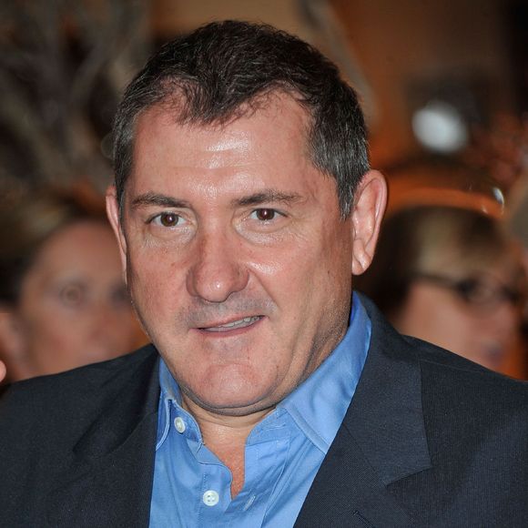 Yves Calvi lors du lancement du livre "Michel Serrault par Nathalie Serrault" au cinéma du Panthéon à Paris le 25 septembre 2013. Agence / Bestimage