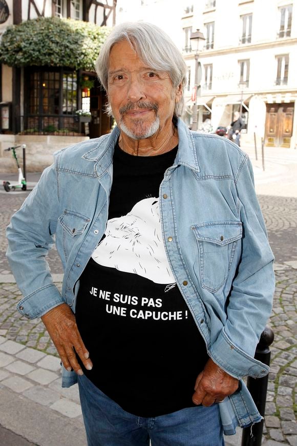 Exclusif - Tournage du clip de Gilles Dreu, Le comptoir des Amis, au Petit Café de Montmartre, à Paris le 2 septembre 2020 
© F.Souloy/JLPPA / Bestimage